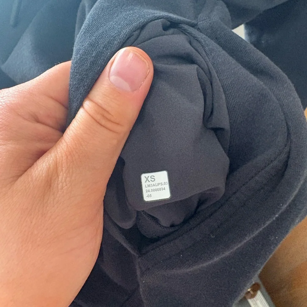 lululemon athletica Men's Black Hooded Pullover - Picture 9 of 9